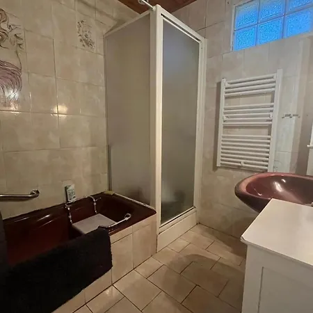 펜션 Charming House With Garden In *