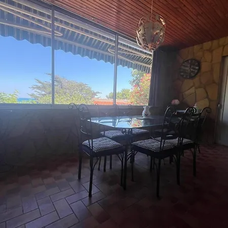 펜션 Charming House With Garden In *