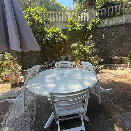 펜션 Charming House With Garden In